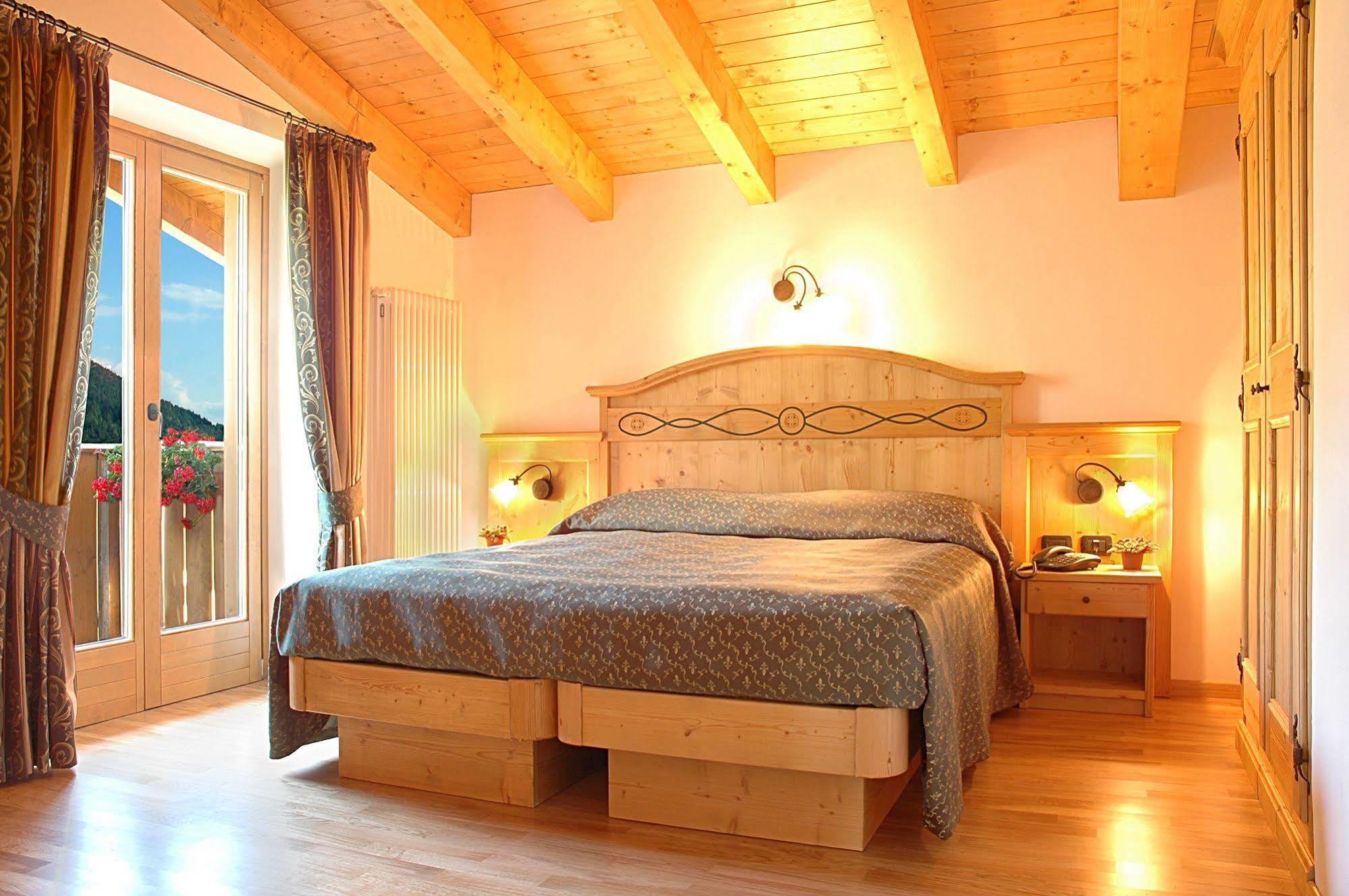 Hotel Garni La Soldanella Madonna di Campiglio Luaran gambar